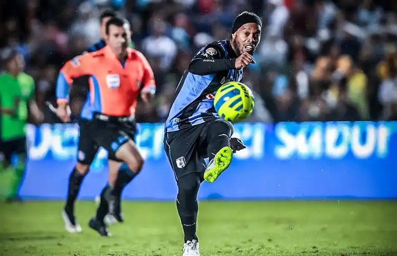 做出了巨大 做出了巨大