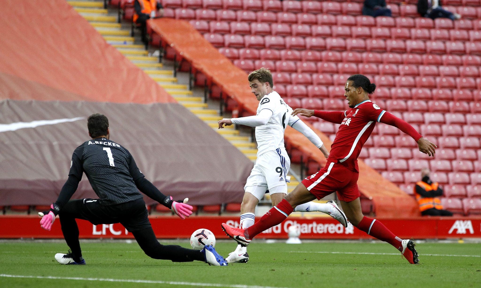 彼此之间的 彼此之间的